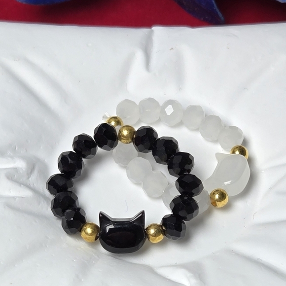 Cat Beaded Stretch Rings – 2 Piece Set Black & White Stacking Adjustable Jewelry - Picture 2 of 8